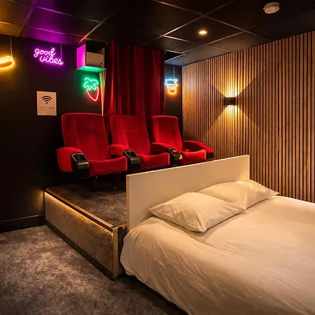 Cinema Et Jacuzzi Privatif, Apartment *